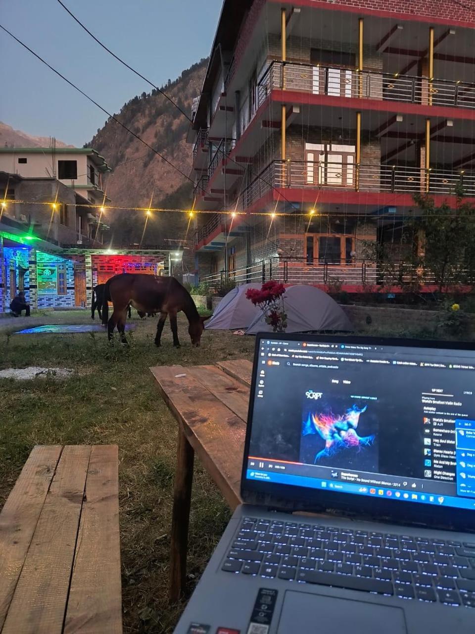 Dog N Hill Hotel Касол Екстериор снимка